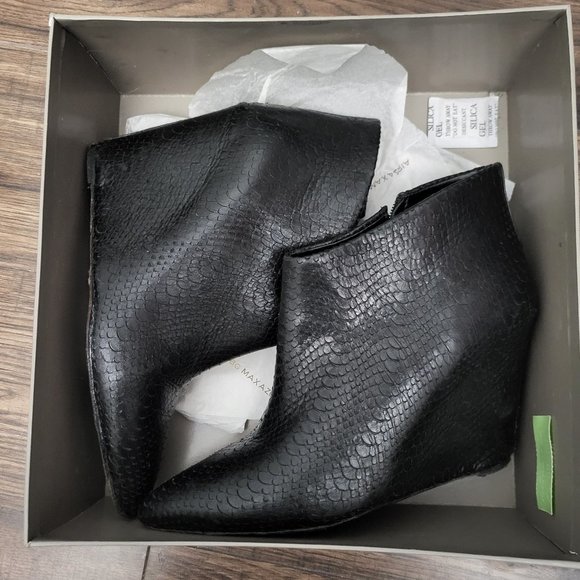 BCBG leather boots - Picture 2 of 2